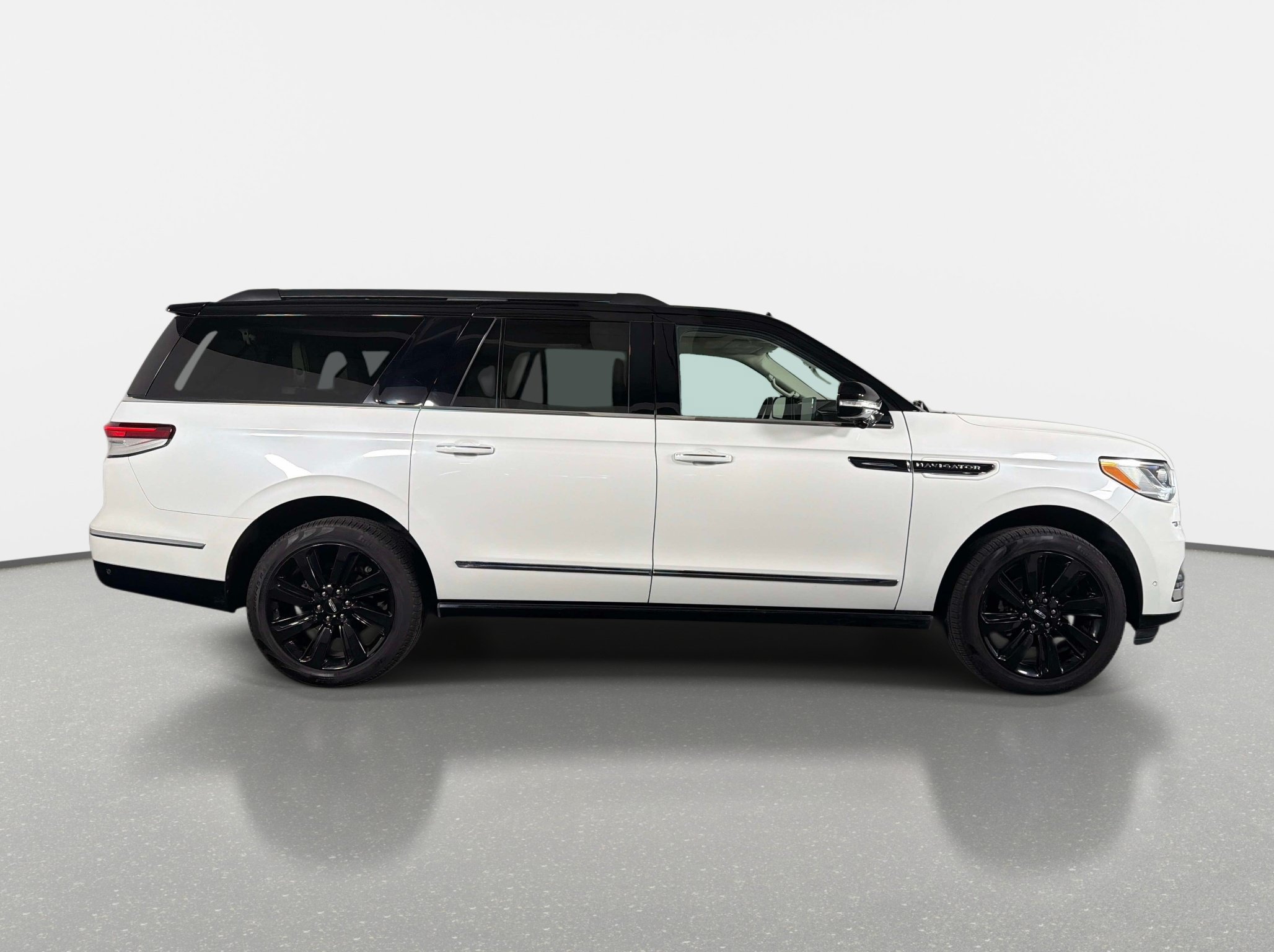 Used 2024 Lincoln Navigator L Black Label AWD/4WD image 2