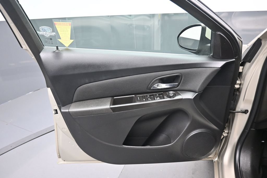Used 2016 Chevrolet Cruze LT w/ Enhanced Safety Package FWD image 9