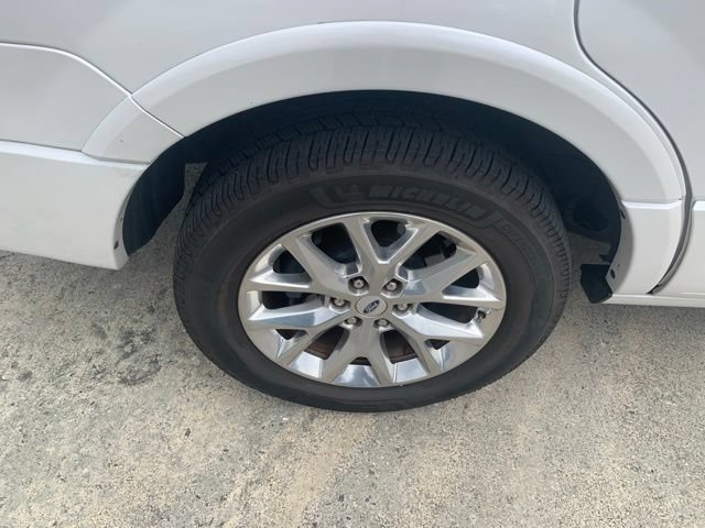 Used 2015 Ford Expedition Limited w/ Equipment Group 301A RWD image 5