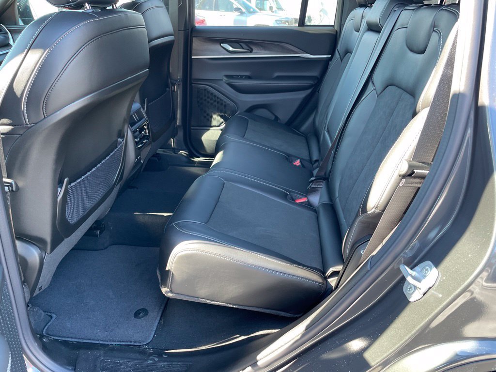 New 2026 Jeep Grand Cherokee Altitude AWD/4WD image 11