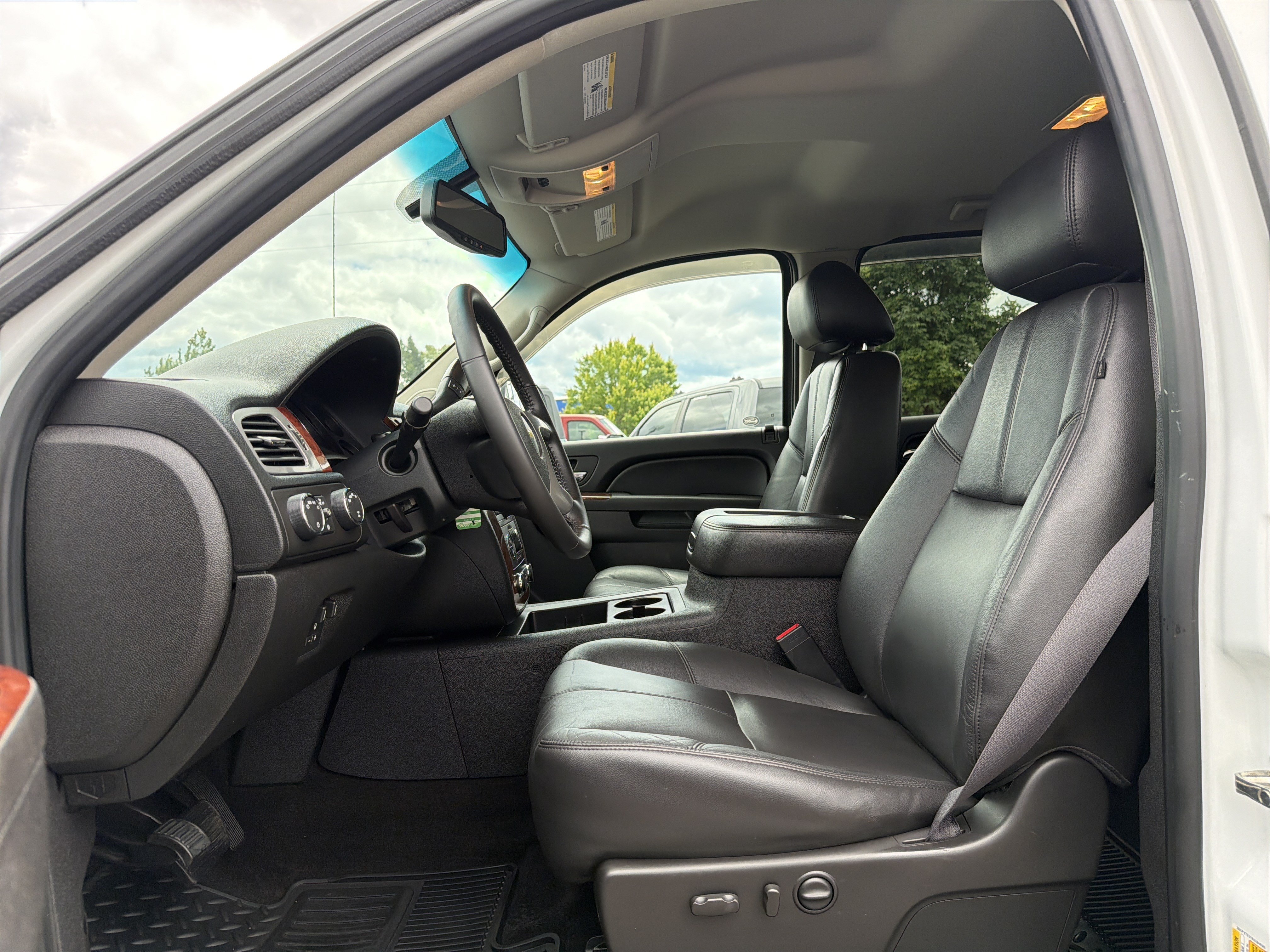 Used 2011 Chevrolet Silverado 1500 LTZ w/ LTZ Plus Package AWD/4WD image 11