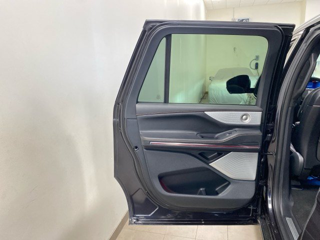 New 2026 Lincoln Navigator L Black Label AWD/4WD image 11