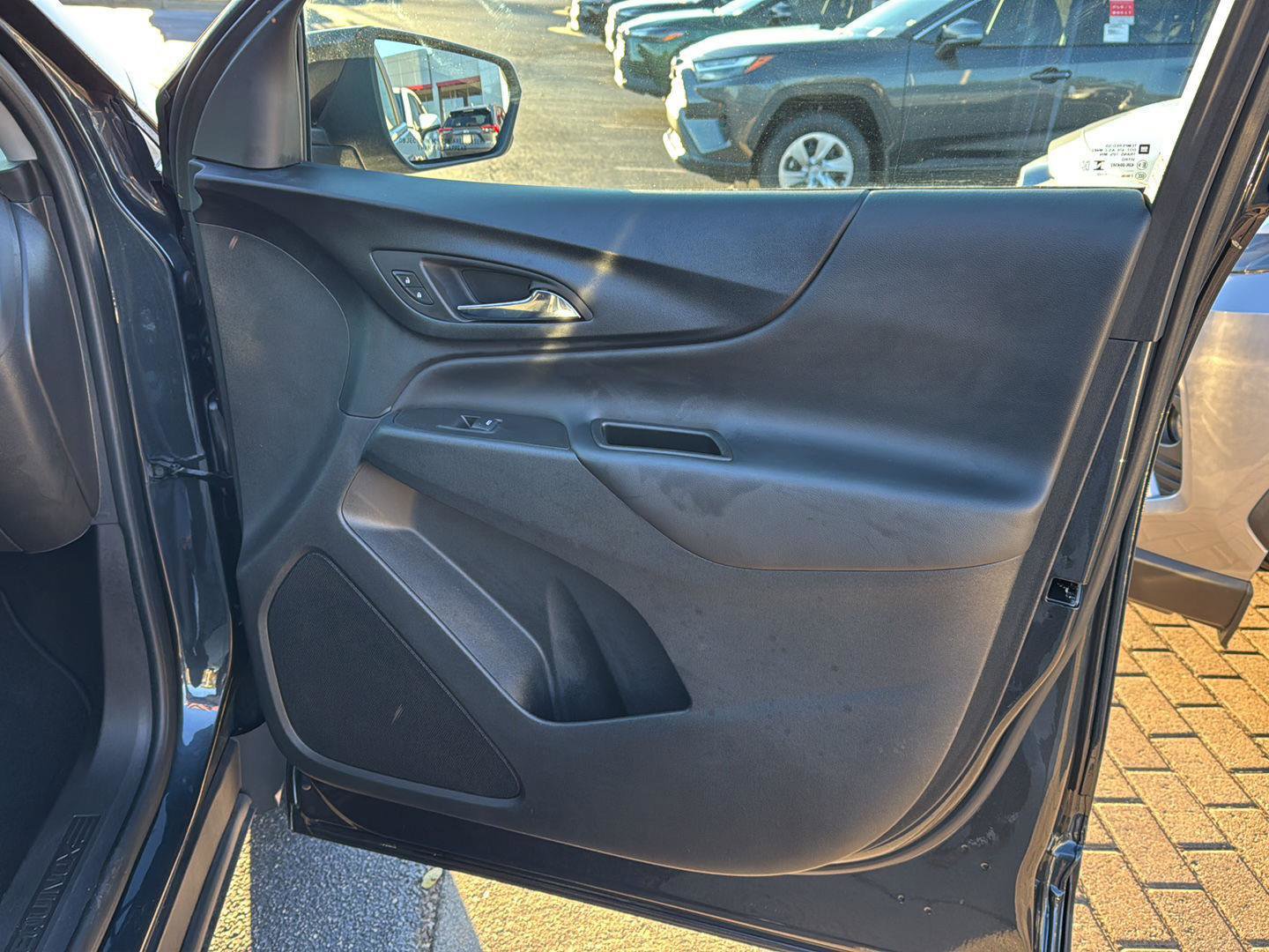 Used 2023 Chevrolet Equinox LT image 12