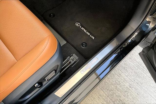 Used 2020 Lexus UX 200 w/ Premium Package FWD image 10