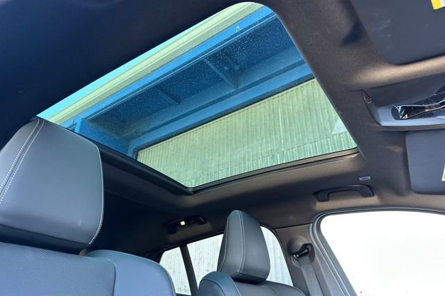 Used 2025 BMW X2 xDrive28i w/ M Sport Package AWD/4WD image 18