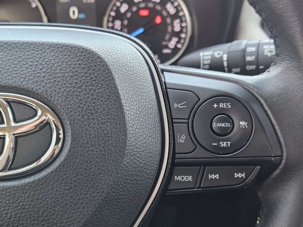 Used 2022 Toyota RAV4 XLE Premium AWD/4WD image 30