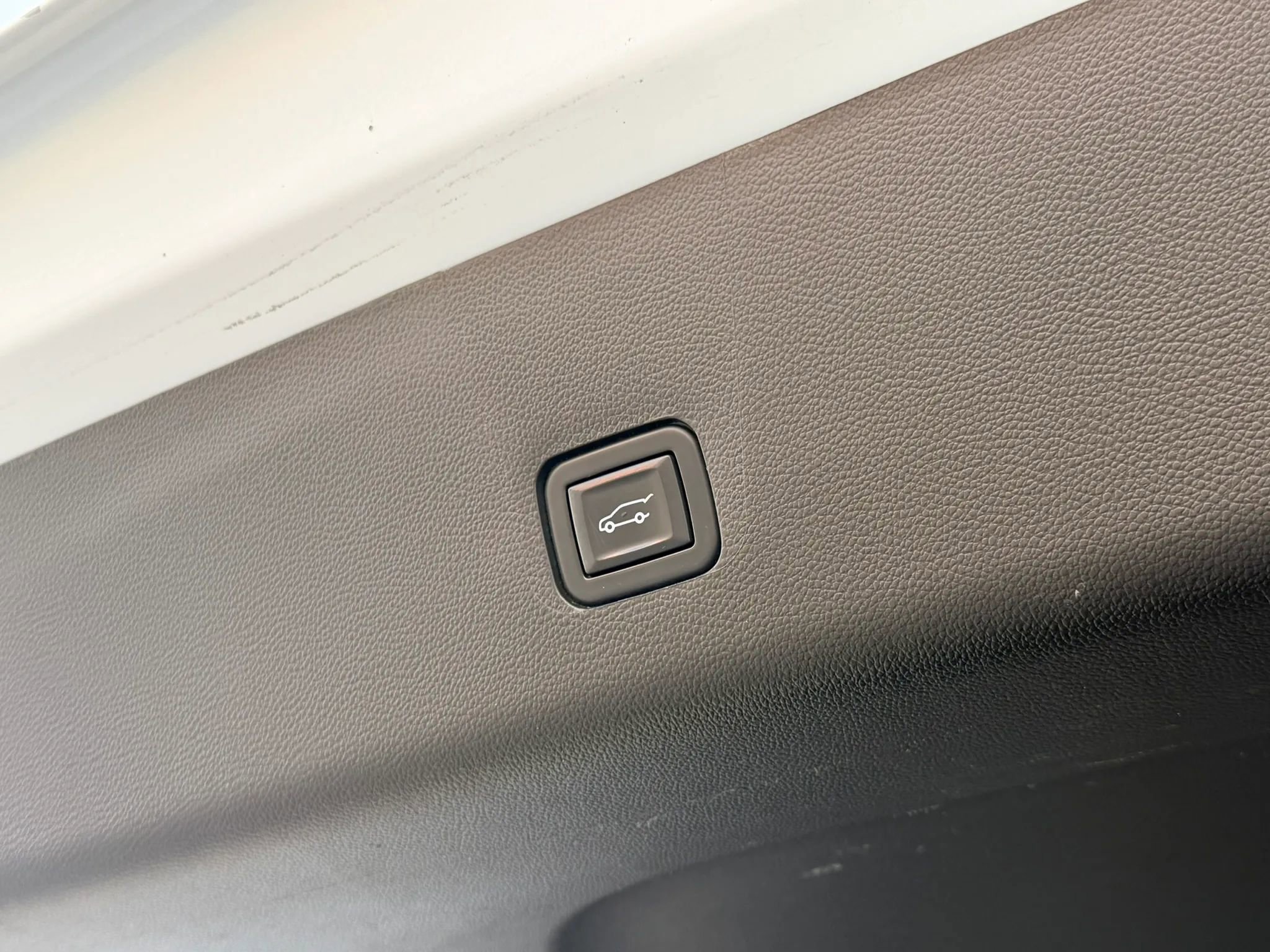 Used 2021 Chevrolet Traverse Premier w/ Redline Edition AWD/4WD image 18