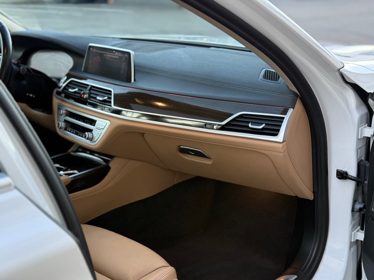 Used 2022 BMW 740i RWD image 18