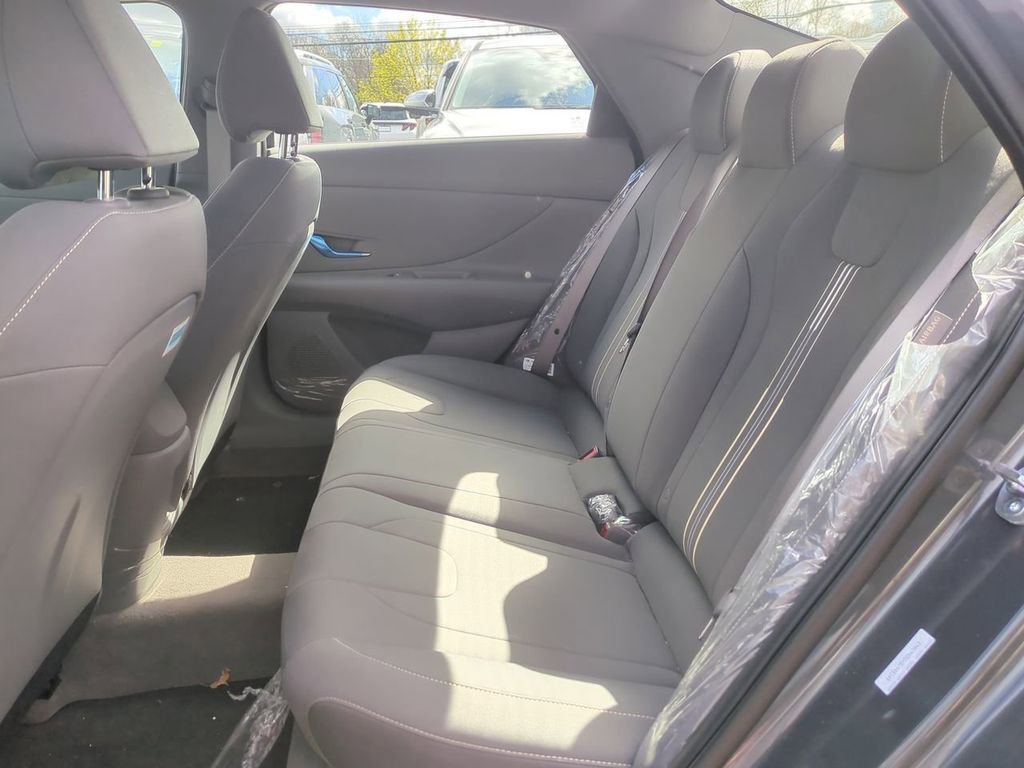 Certified 2025 Hyundai Elantra Sport FWD image 22