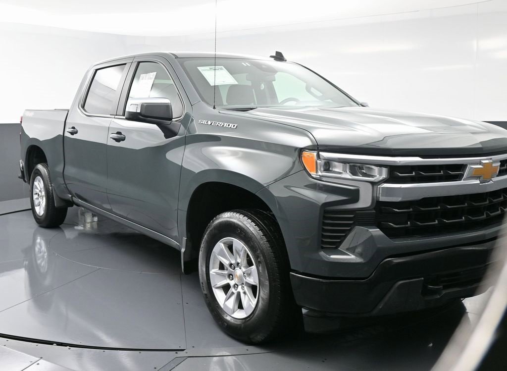 Used 2025 Chevrolet Silverado 1500 LT image 3