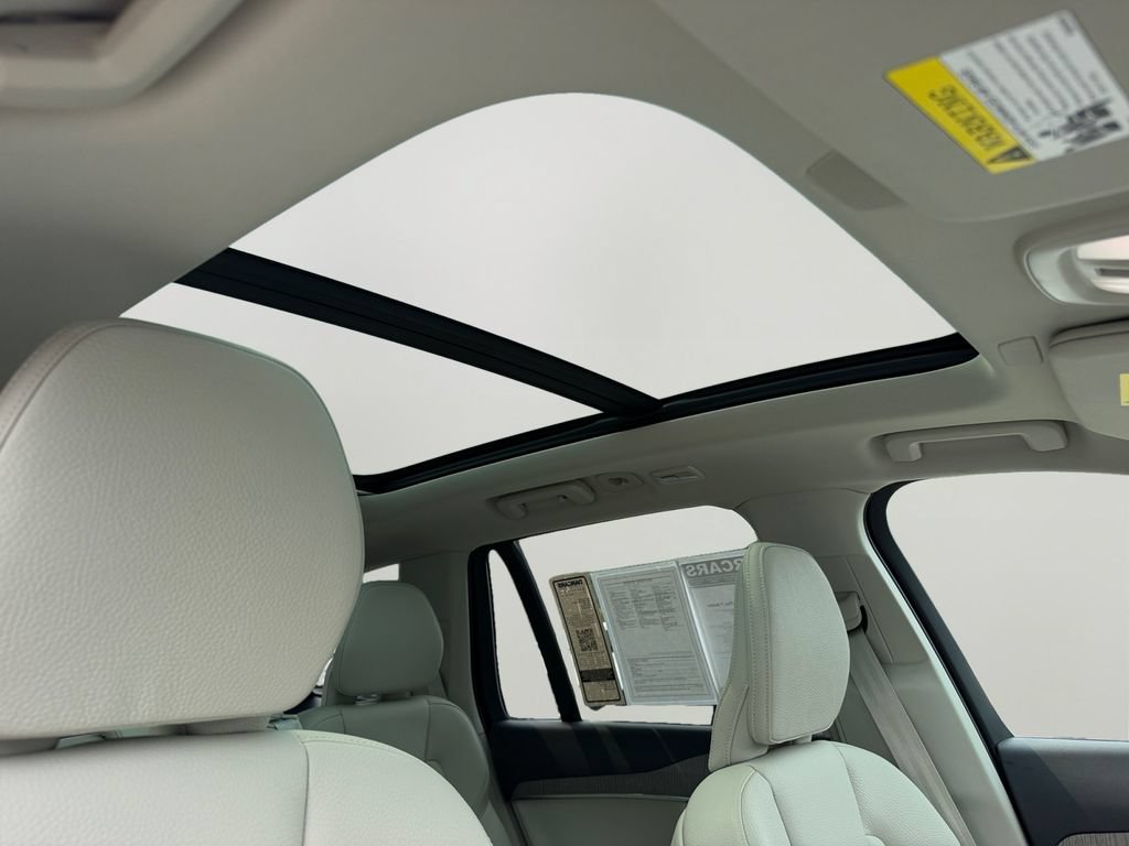 Certified 2023 Volvo XC90 B6 Plus AWD/4WD image 7