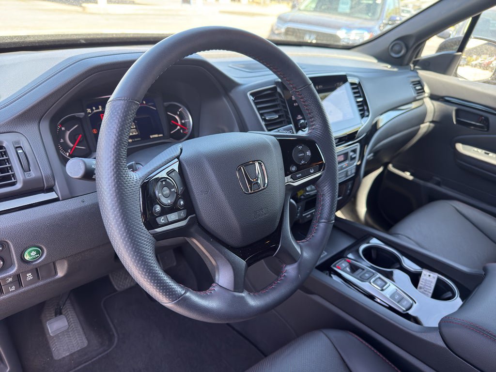 Used 2025 Honda Passport Black Edition image 33