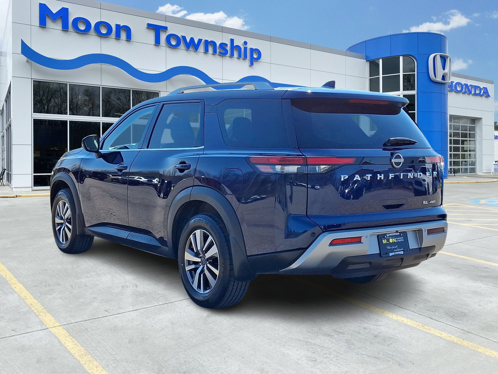 Used 2022 Nissan Pathfinder SL AWD/4WD image 4