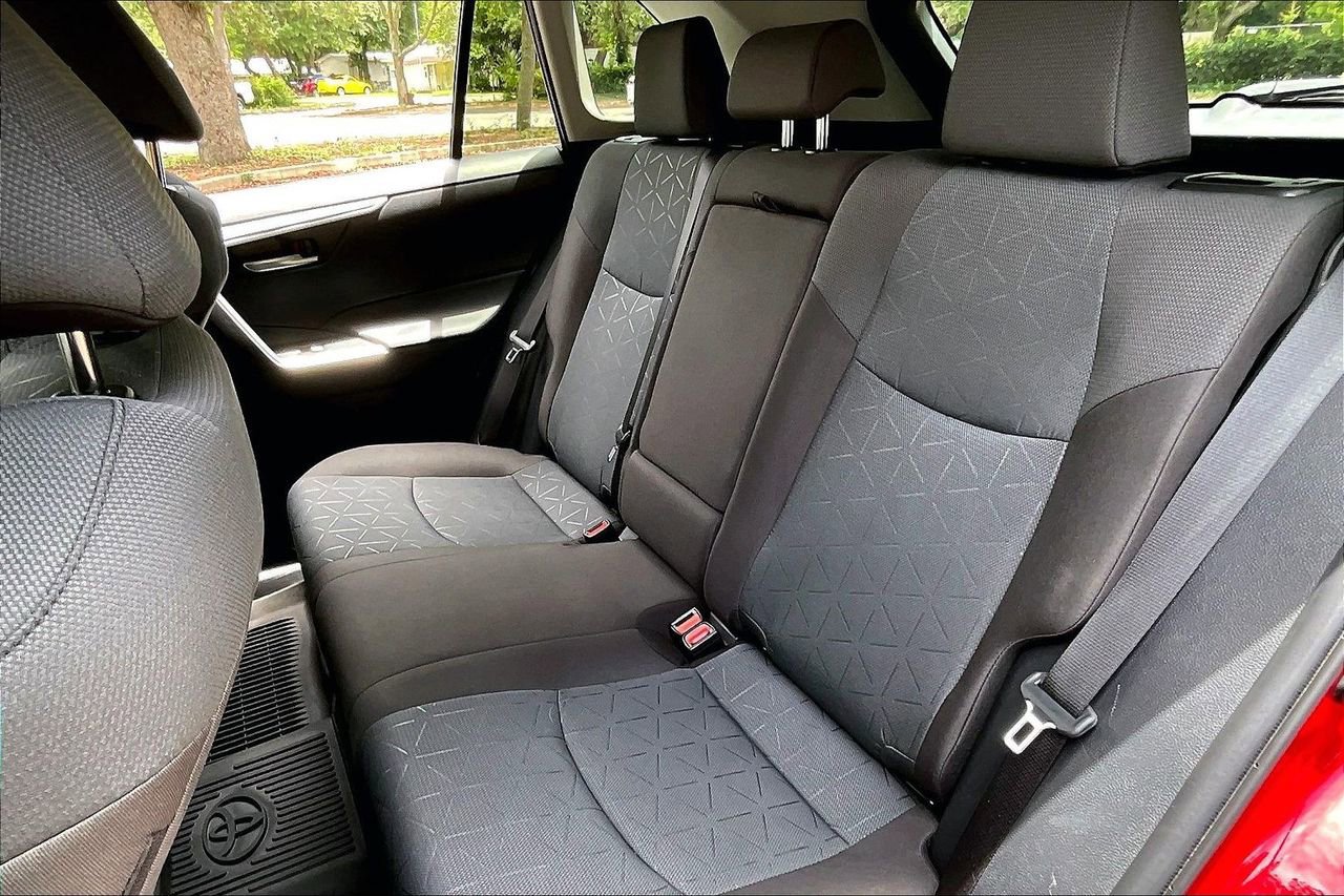 Used 2025 Toyota RAV4 XLE w/ Convenience Package FWD image 19