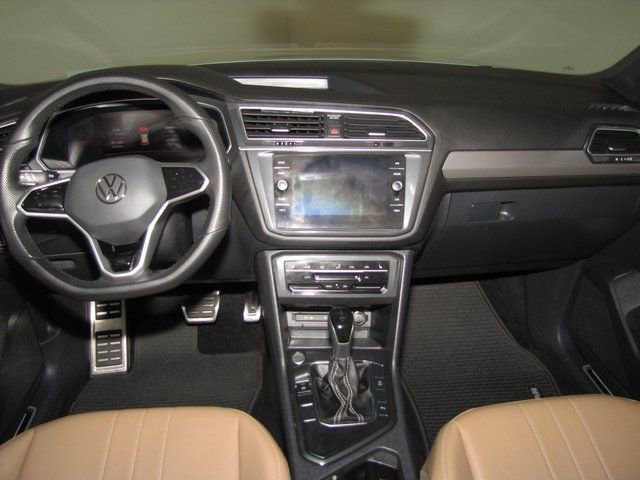 Used 2024 Volkswagen Tiguan SE R-Line image 15
