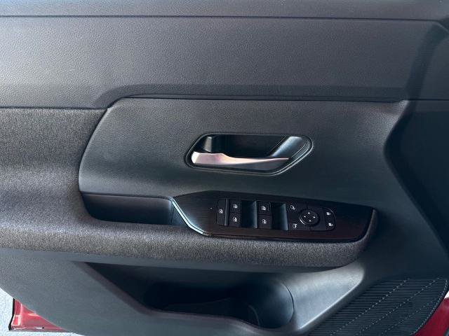 Certified 2025 Nissan Kicks SV FWD image 18