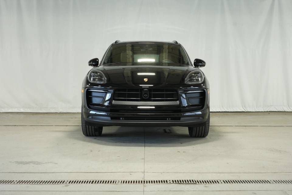 New 2026 Porsche Macan AWD/4WD image 2