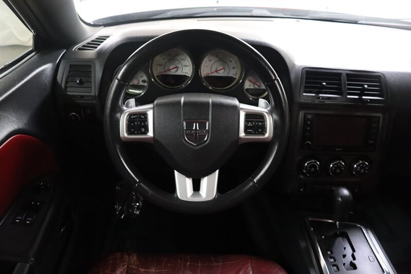 Used 2012 Dodge Challenger SXT RWD image 8