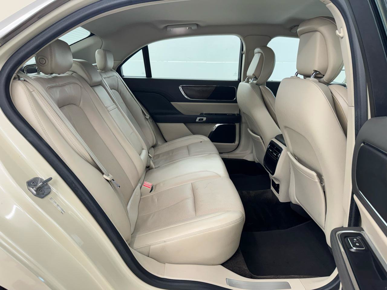 Used 2018 Lincoln Continental Select FWD image 18