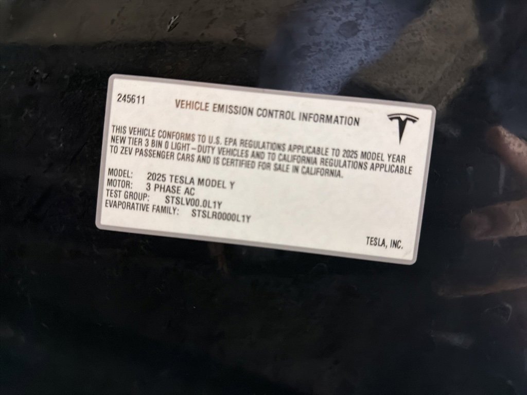 Used 2025 Tesla Model Y Long Range image 10