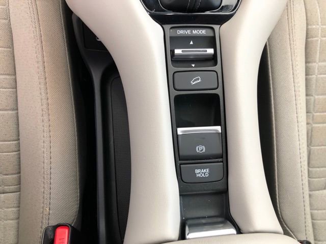 Certified 2025 Honda HR-V LX image 31