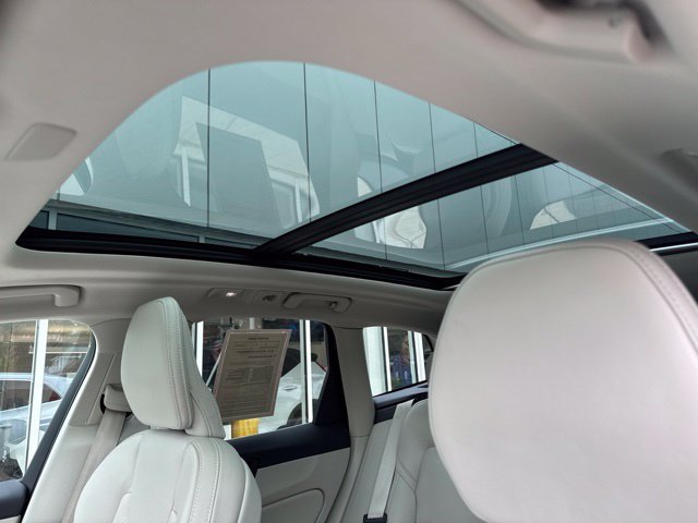 Certified 2022 Volvo XC60 B5 Inscription w/ Advanced Package AWD/4WD image 28