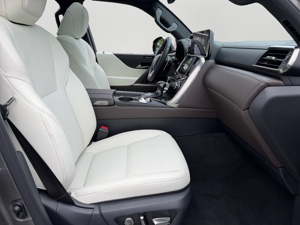 New 2026 Lexus LX 600 4WD w/ Luxury Package image 7