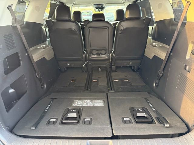 Used 2025 Kia Carnival EX image 13