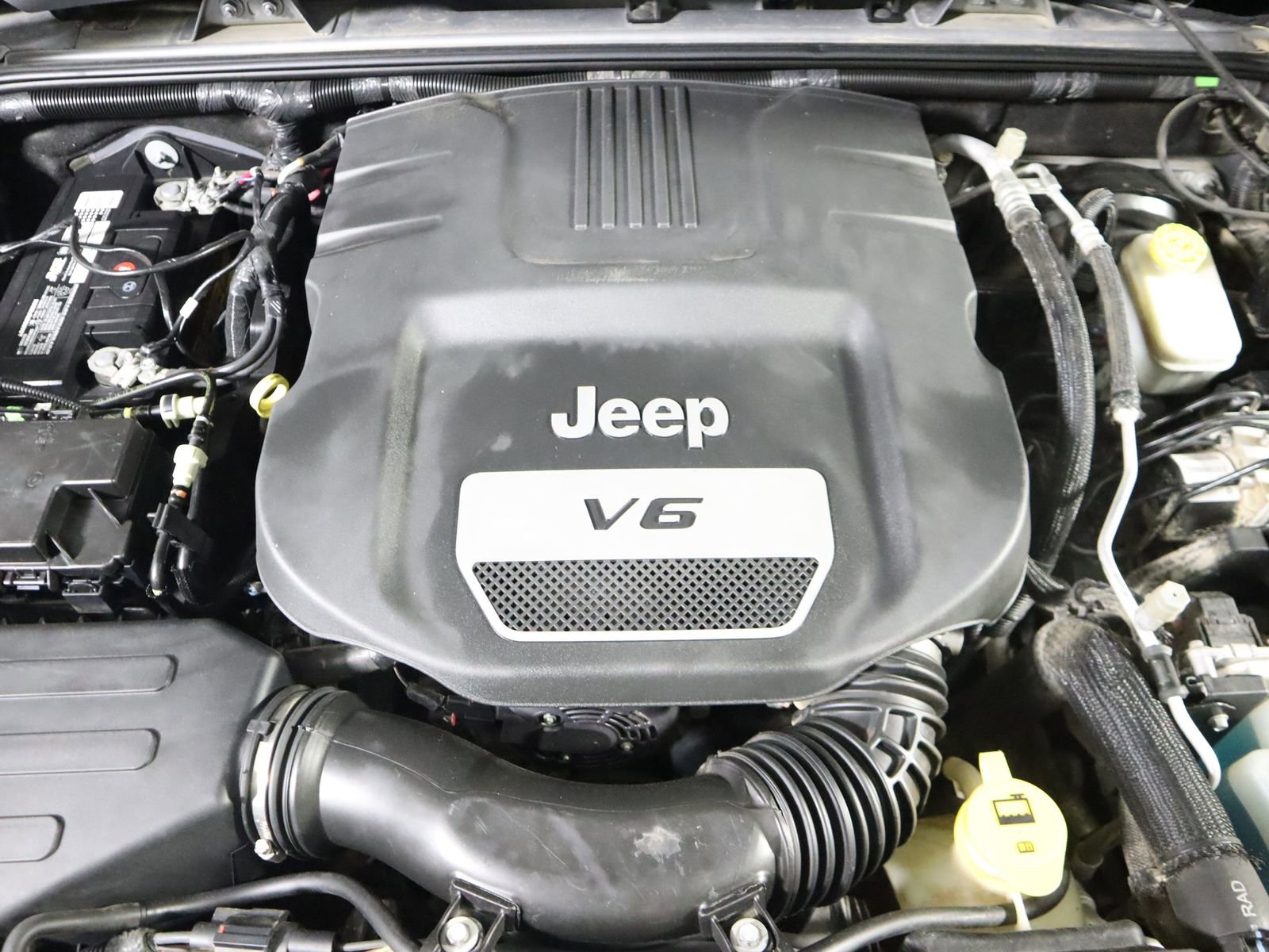 Used 2015 Jeep Wrangler Rubicon w/ Connectivity Group AWD/4WD image 18