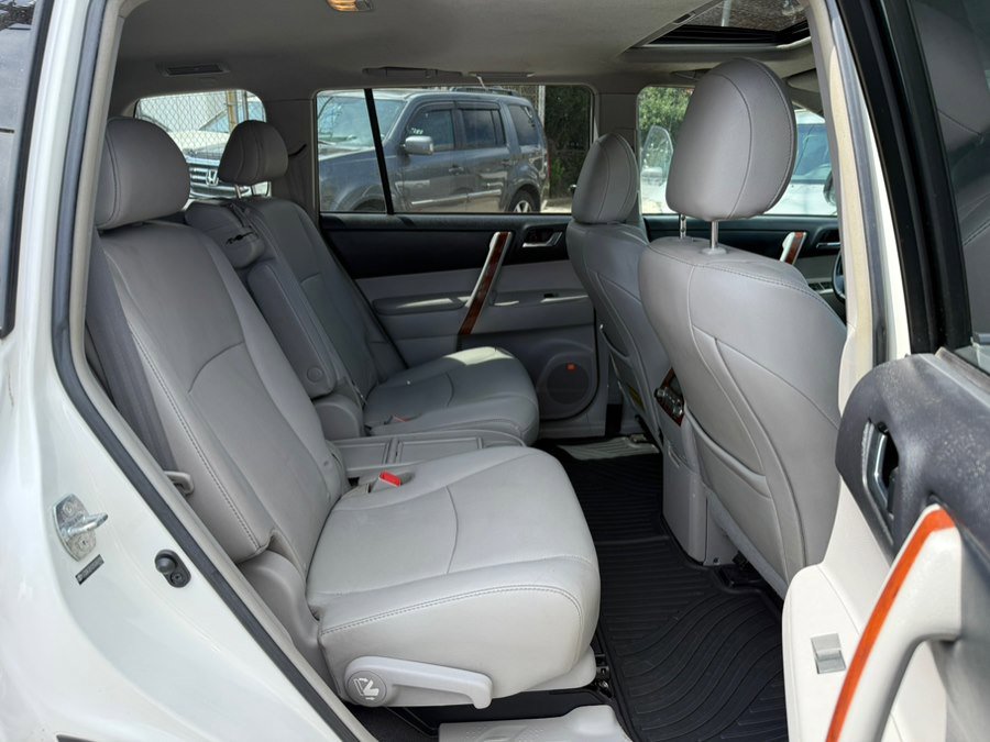 Used 2011 Toyota Highlander Limited w/ Tow Pkg AWD/4WD image 10