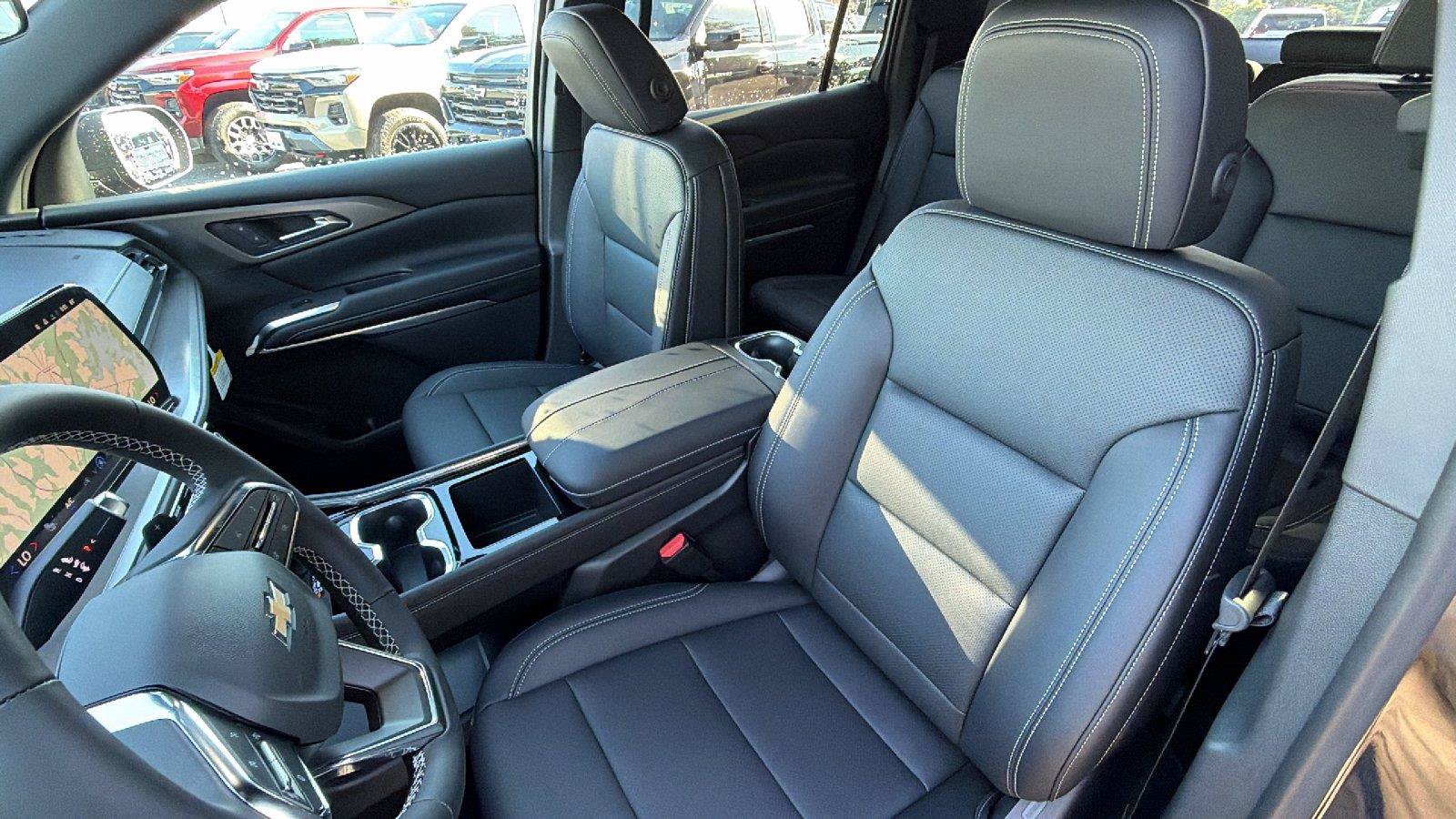 New 2027 Chevrolet Traverse LT FWD image 4