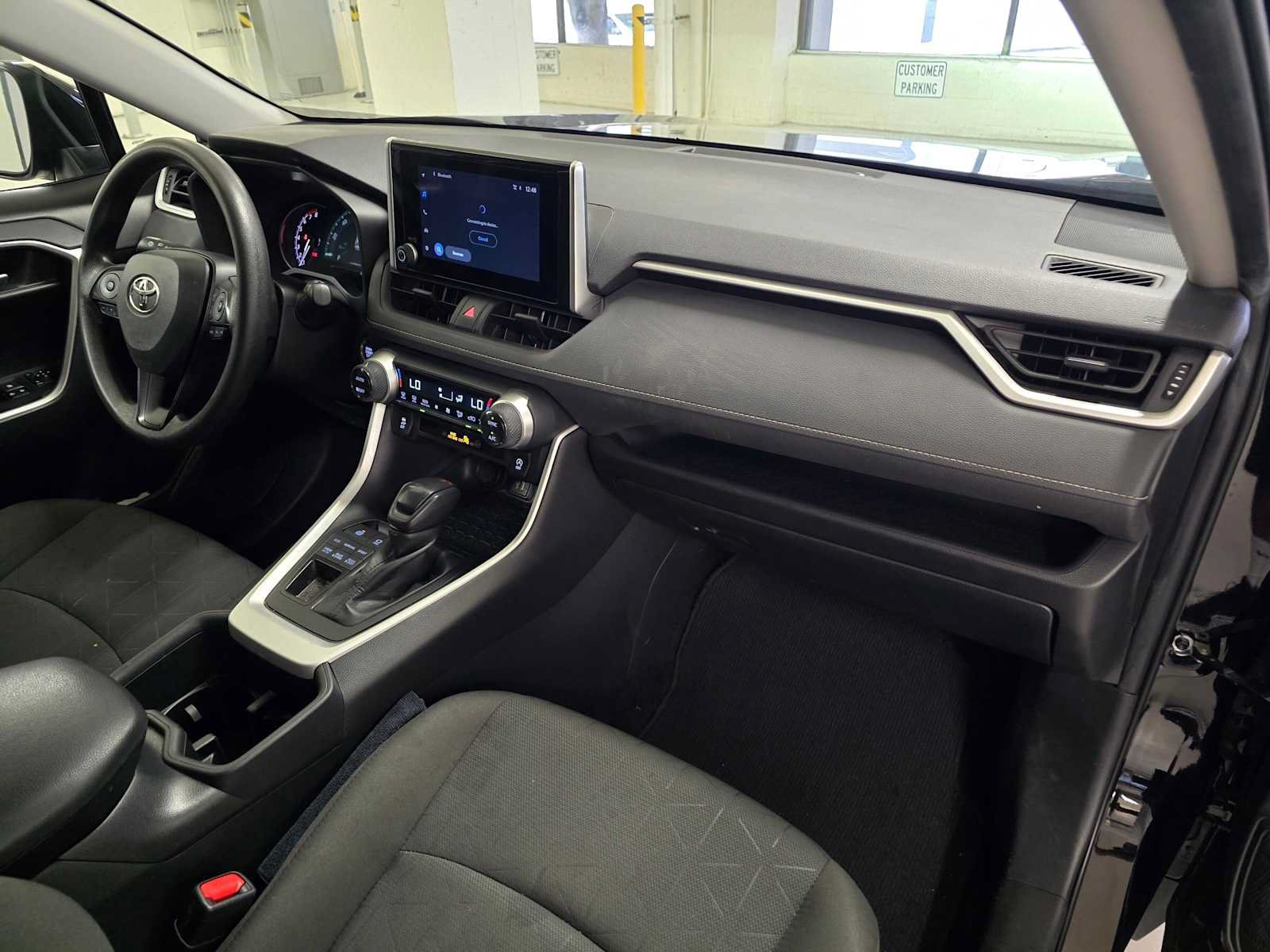 Used 2025 Toyota RAV4 XLE AWD/4WD image 10