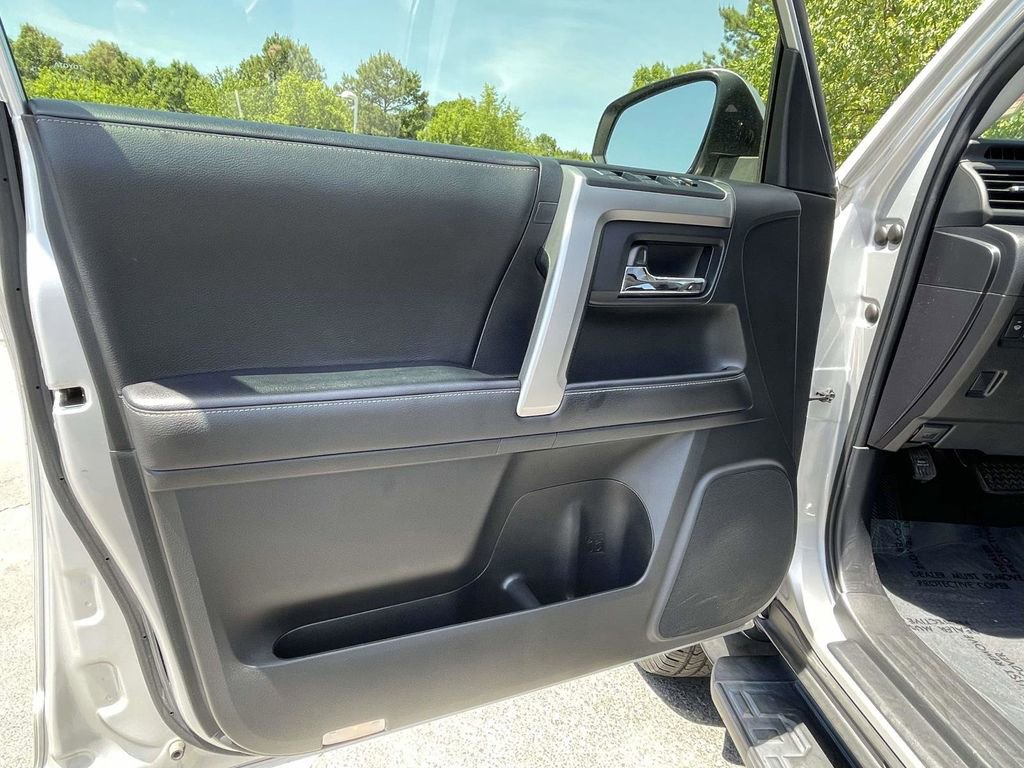 Used 2020 Toyota 4Runner SR5 Premium w/ Moonroof Package AWD/4WD image 23