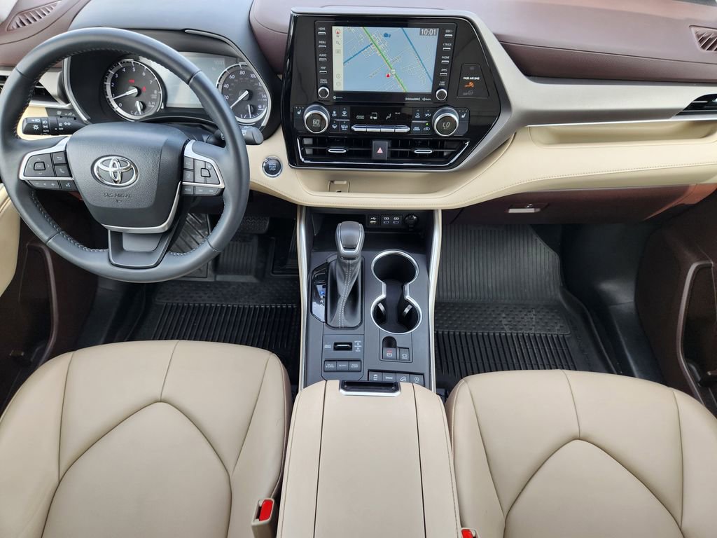 Used 2022 Toyota Highlander XLE AWD/4WD image 25