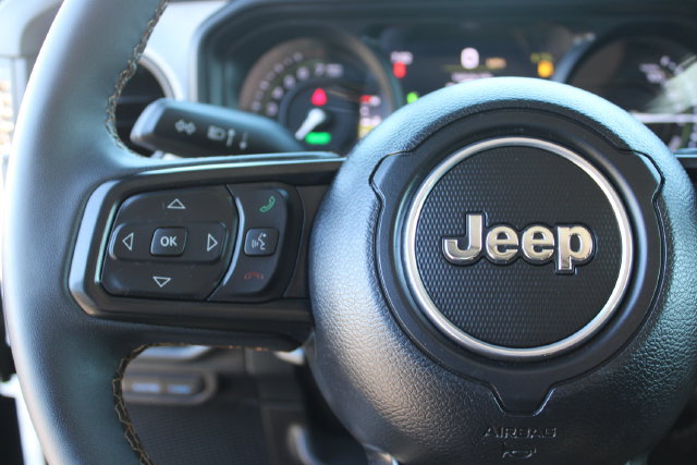 Used 2024 Jeep Wrangler Unlimited w/ Convenience Group AWD/4WD image 19