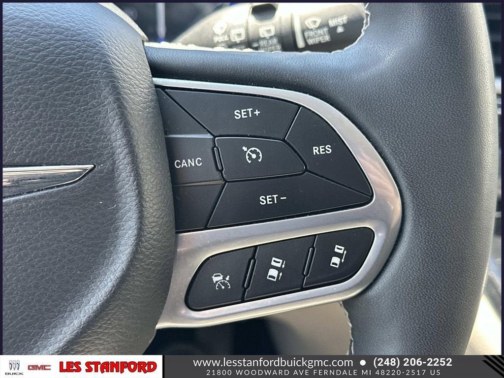 Used 2023 Chrysler Pacifica Touring-L FWD image 25