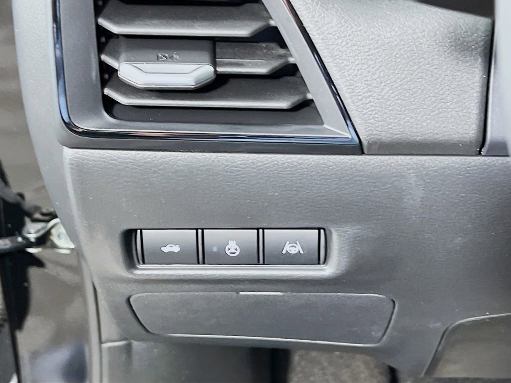New 2026 Nissan Sentra SR FWD image 9