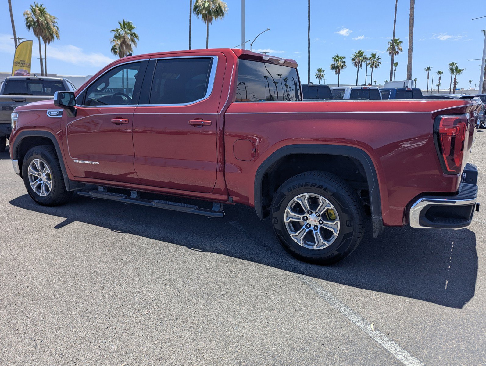 Used 2021 GMC Sierra 1500 SLE RWD image 4