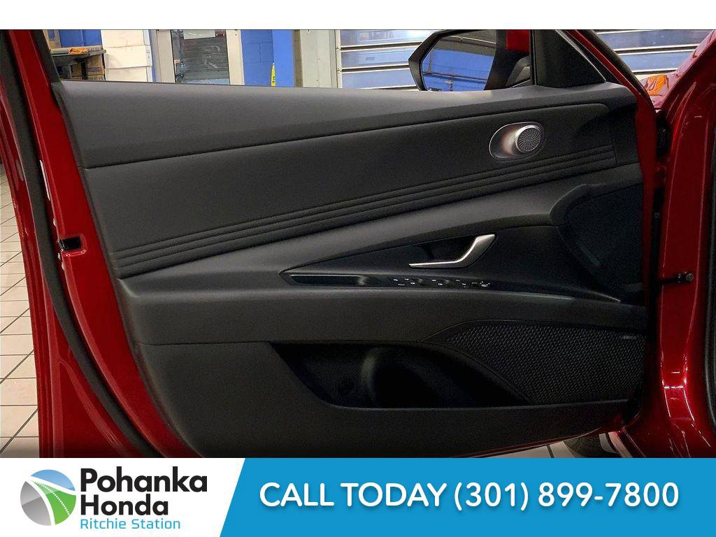 Used 2024 Hyundai Elantra Limited image 25