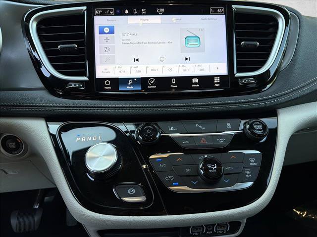 Used 2023 Chrysler Pacifica Touring-L FWD image 21