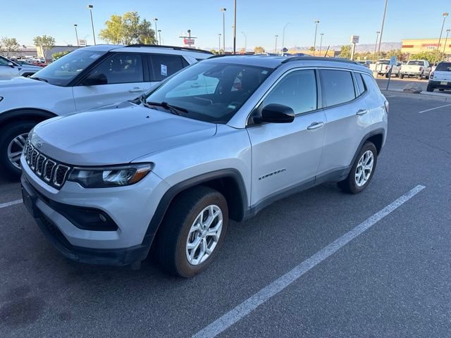 Used 2024 Jeep Compass Latitude AWD/4WD image 1