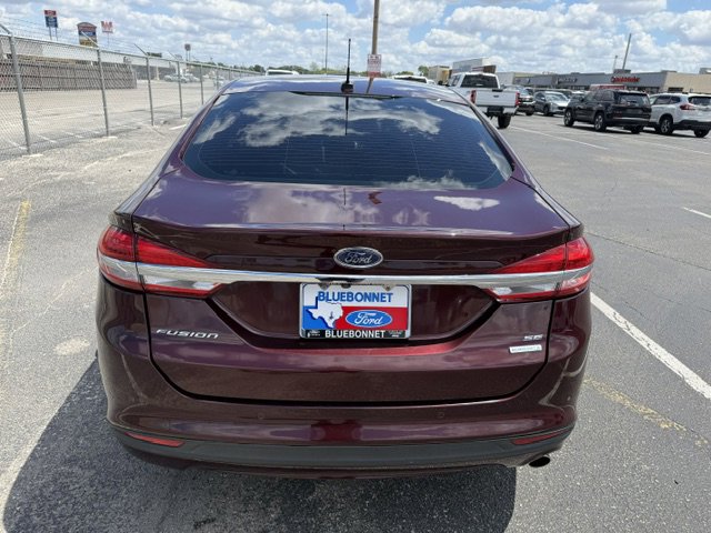 Used 2017 Ford Fusion SE w/ Fusion SE Technology Package image 5