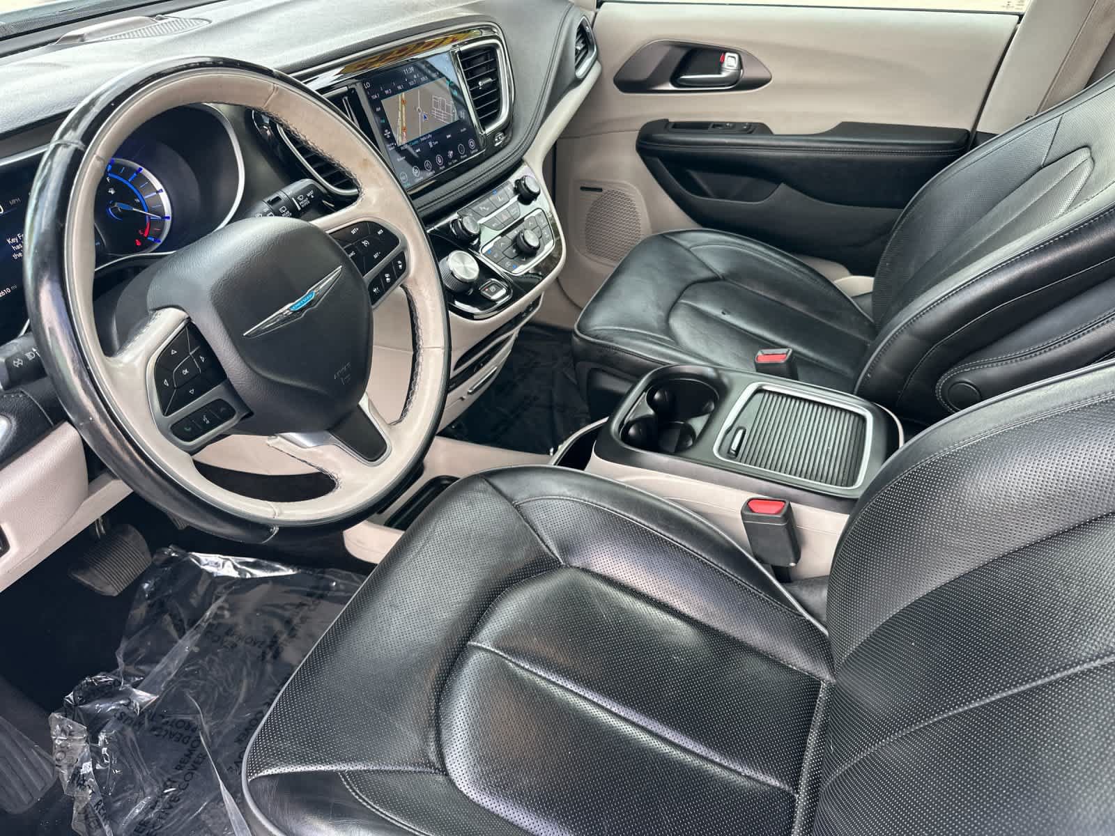 Used 2018 Chrysler Pacifica Limited w/ Advanced Safetytec Group FWD image 12