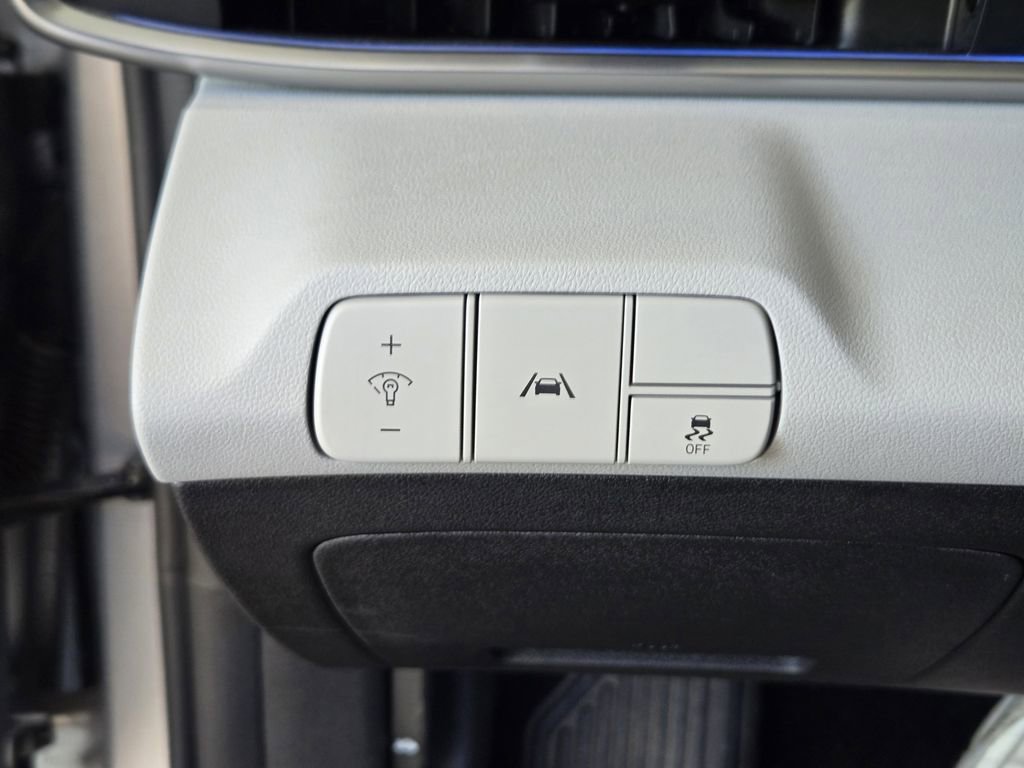 Certified 2021 Hyundai Elantra Limited w/ Cargo Package image 21