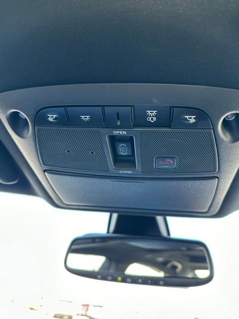 Used 2022 Nissan Maxima SR w/ Sport Mat Group FWD image 33
