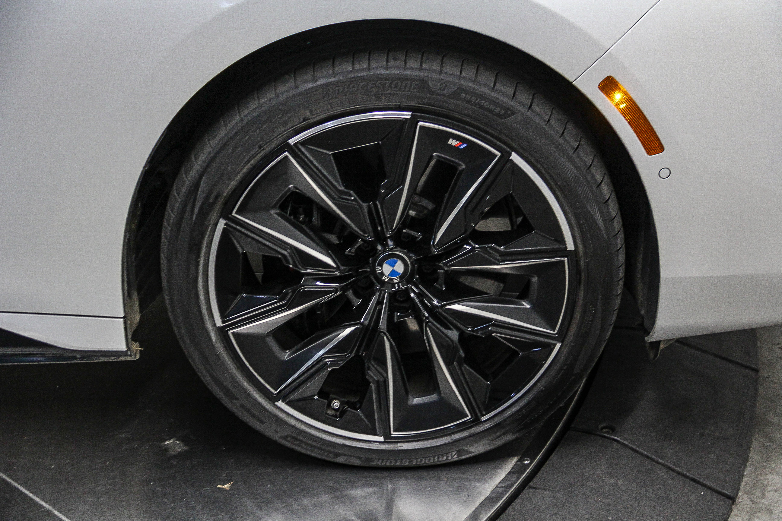 Used 2025 BMW i7 xDrive60 image 9
