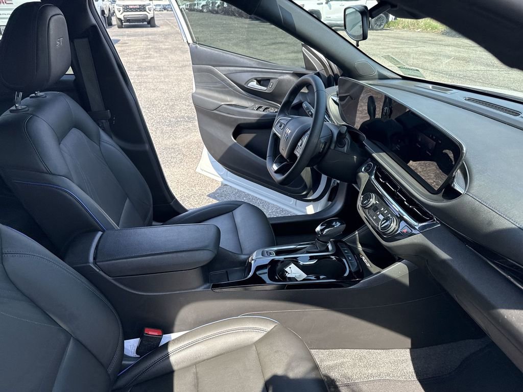 Certified 2025 Buick Envista Sport Touring w/ Convenience II Package image 35