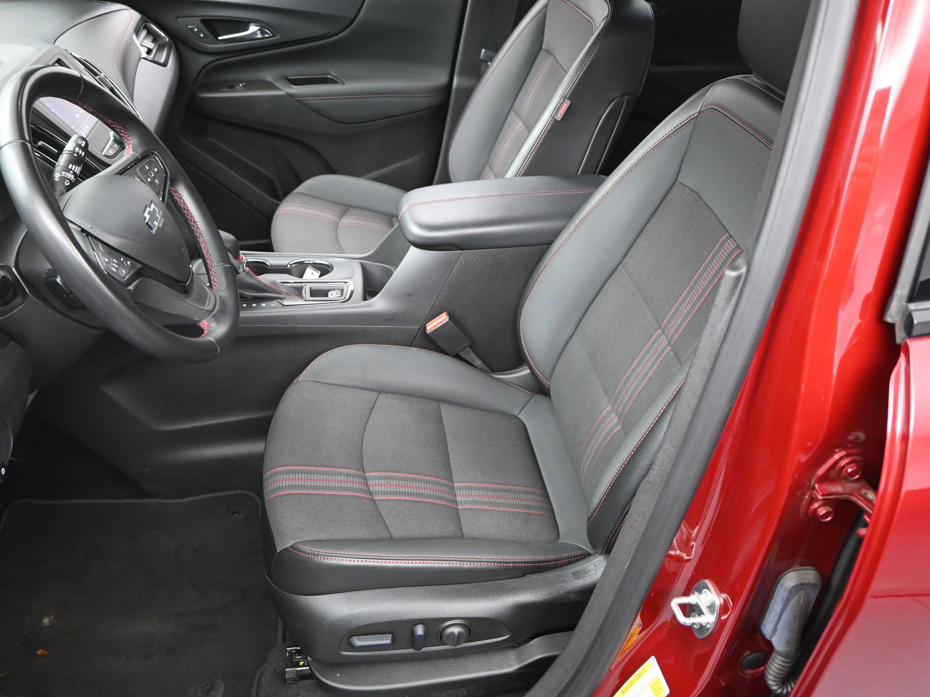 Used 2023 Chevrolet Equinox RS image 5