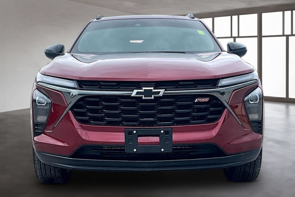 Used 2025 Chevrolet Trax RS w/ Driver Confidence Package FWD image 2
