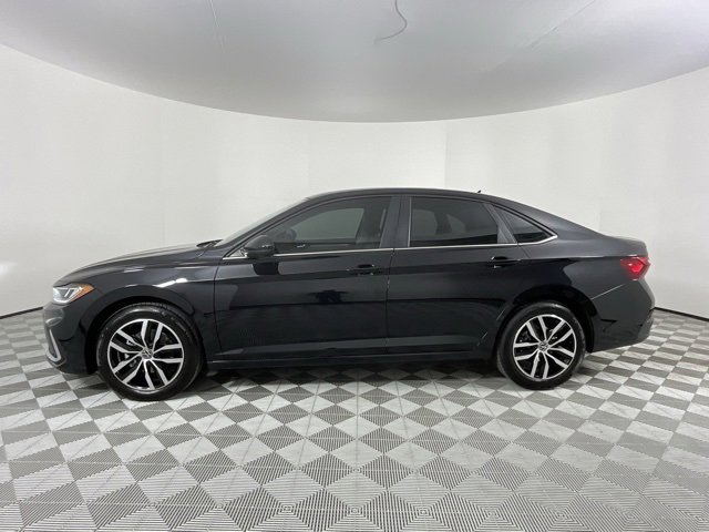 Used 2025 Volkswagen Jetta SE image 8